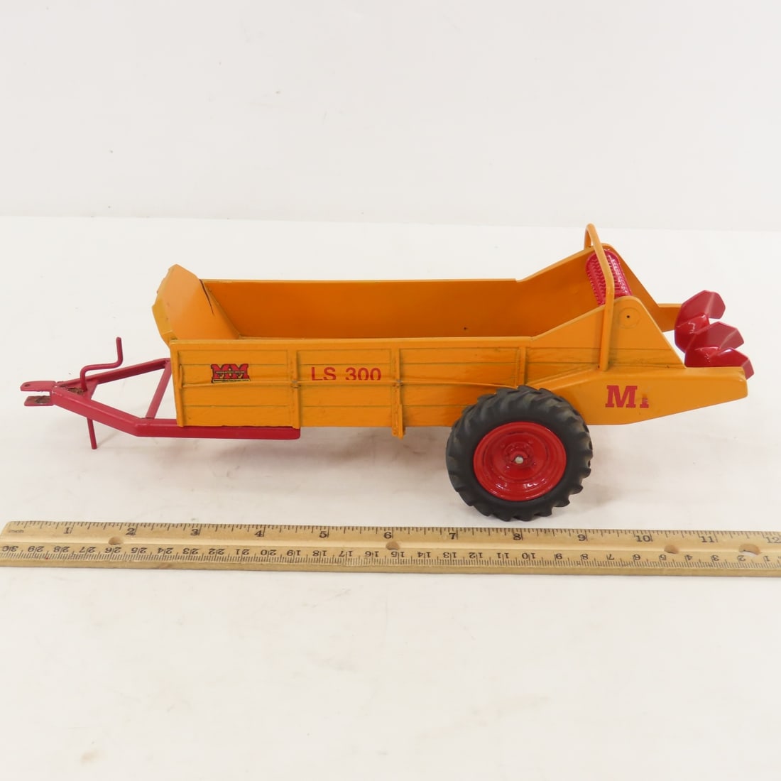 Jeff Ceroll Minn-Moline Manure Spreader LS 300 - 2