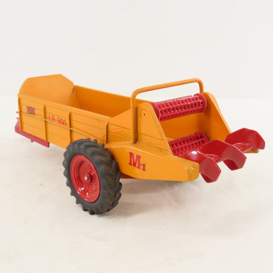 Jeff Ceroll Minn-Moline Manure Spreader LS 300 - 3