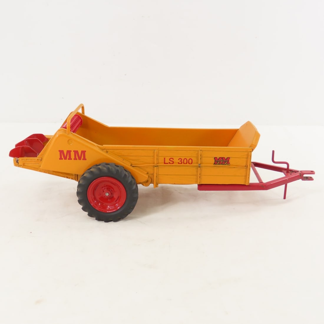 Jeff Ceroll Minn-Moline Manure Spreader LS 300 - 6