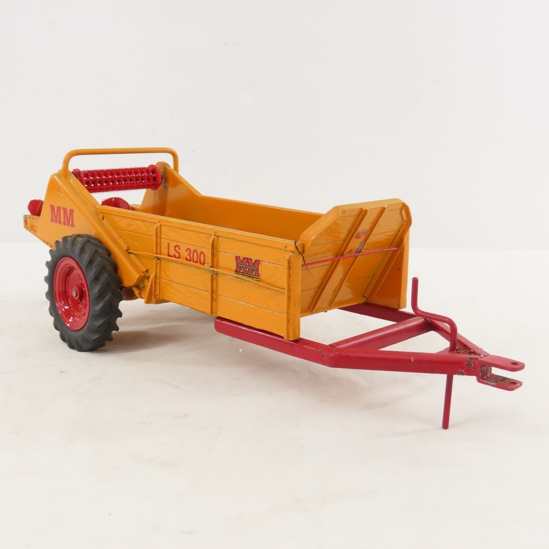 Jeff Ceroll Minn-Moline Manure Spreader LS 300 - 7