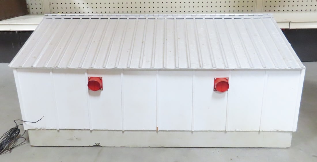 Scratch Built Hog Barn w/Electrical Lighting, Pigs - 3