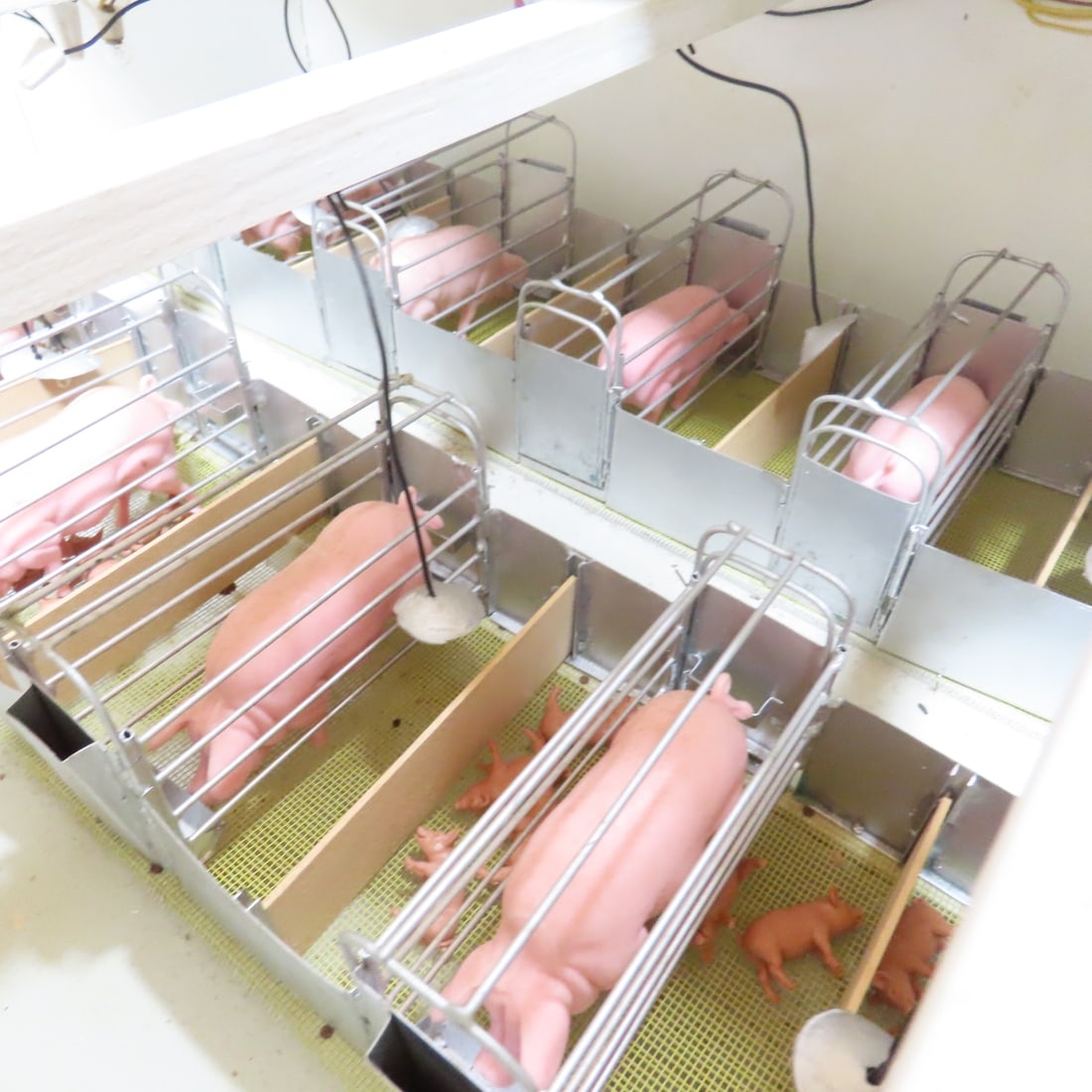 Scratch Built Hog Barn w/Electrical Lighting, Pigs - 6