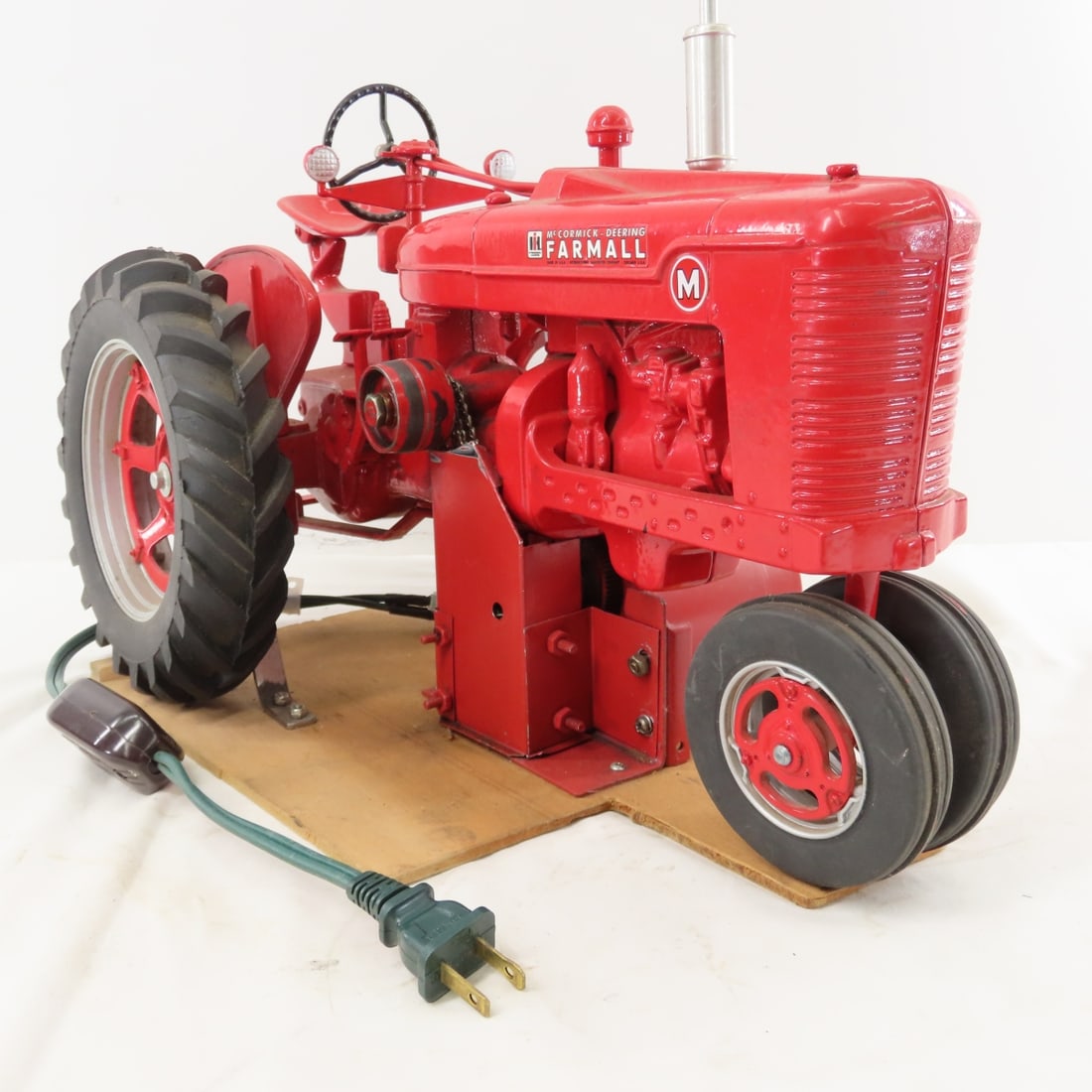 IH McCormick-Deering Farmall M Tractor w/Motor - 7