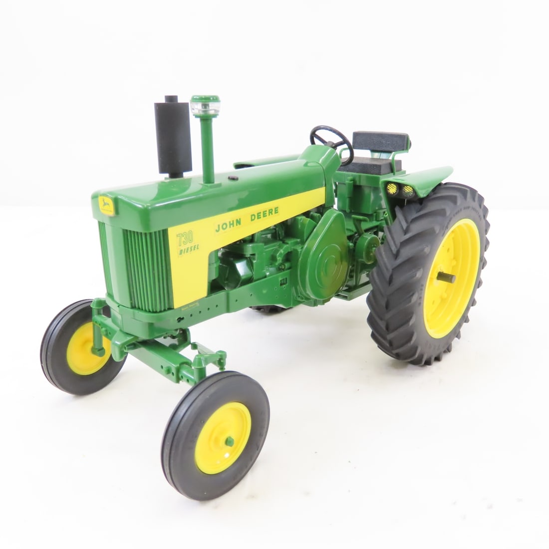 Yoder Green 730 Diesel WF Tractor 1988 Lafayette - 2