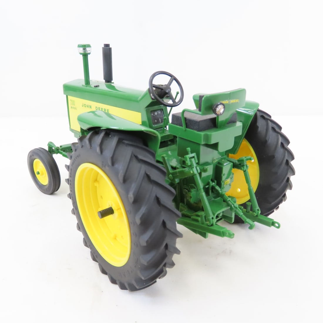 Yoder Green 730 Diesel WF Tractor 1988 Lafayette - 4