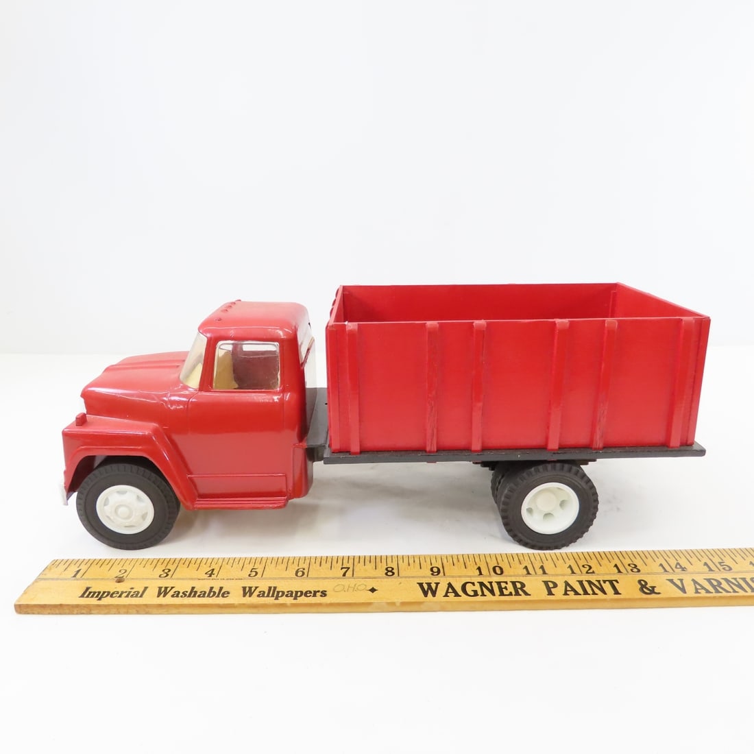 Custom ERTL International Truck with custom box - 2