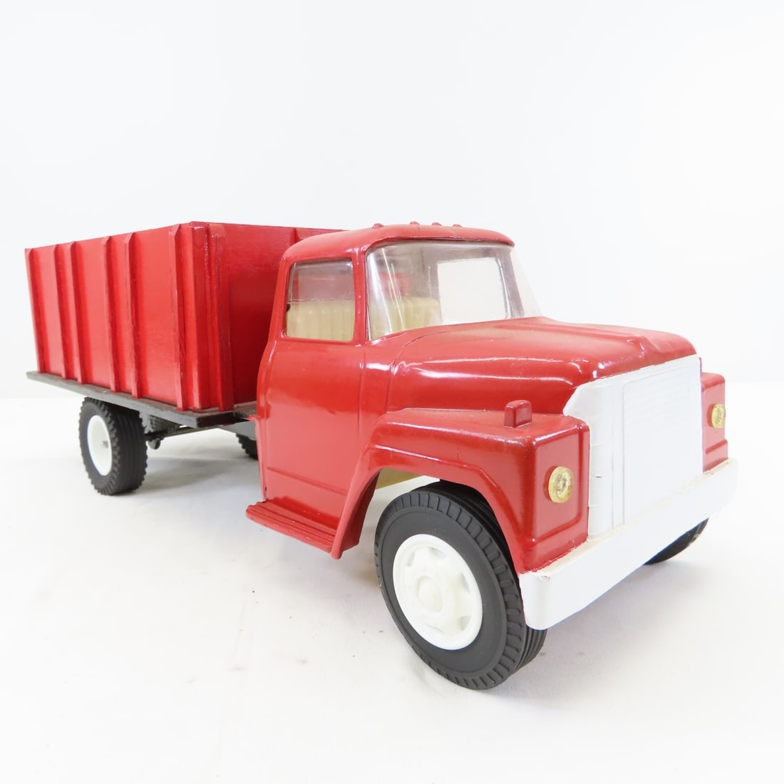 Custom ERTL International Truck with custom box - 7