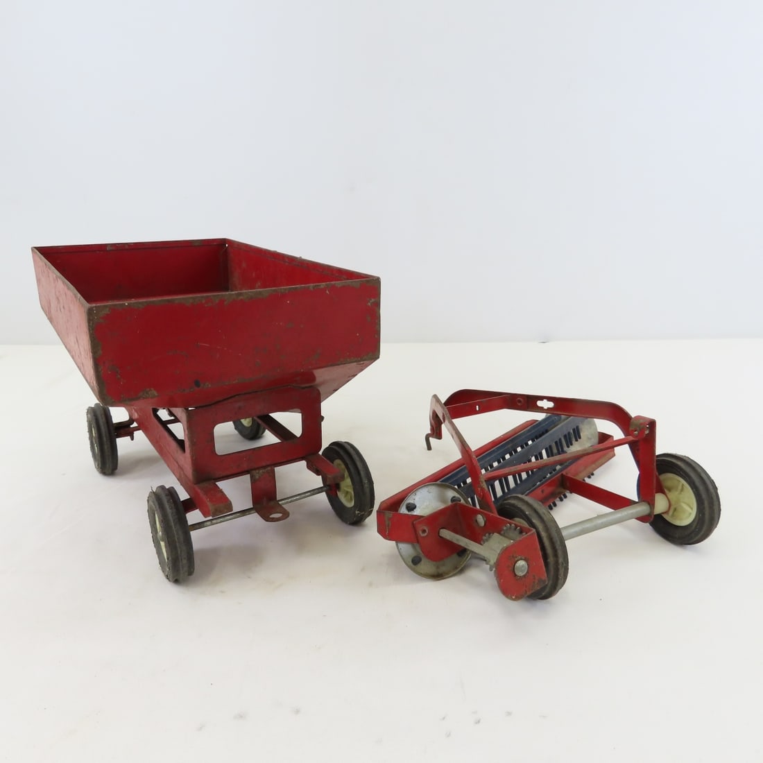 Tru-Scale Hay Rake & Gravity Wagon 1/16 Scale - 2