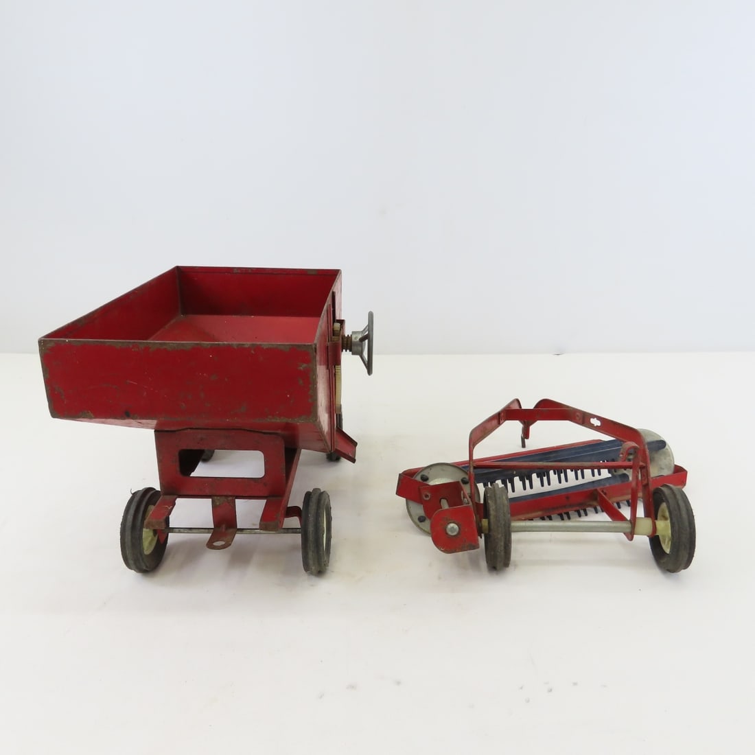 Tru-Scale Hay Rake & Gravity Wagon 1/16 Scale - 4