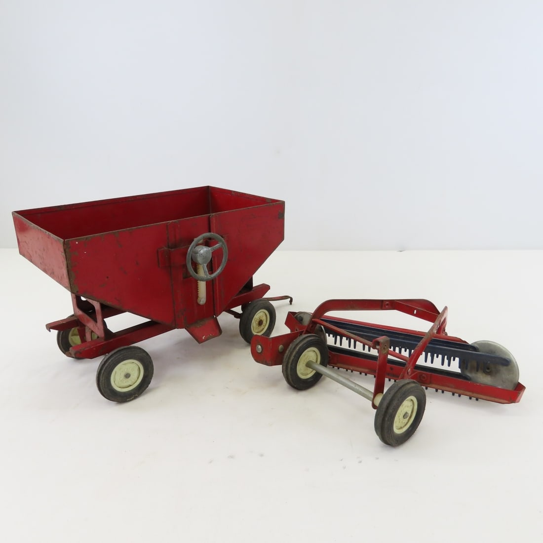 Tru-Scale Hay Rake & Gravity Wagon 1/16 Scale - 5