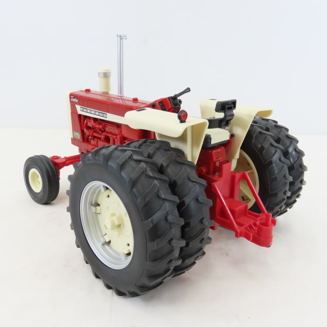 CNH America LLC Farmall 1206 Turbo Tractor w/duals - 3
