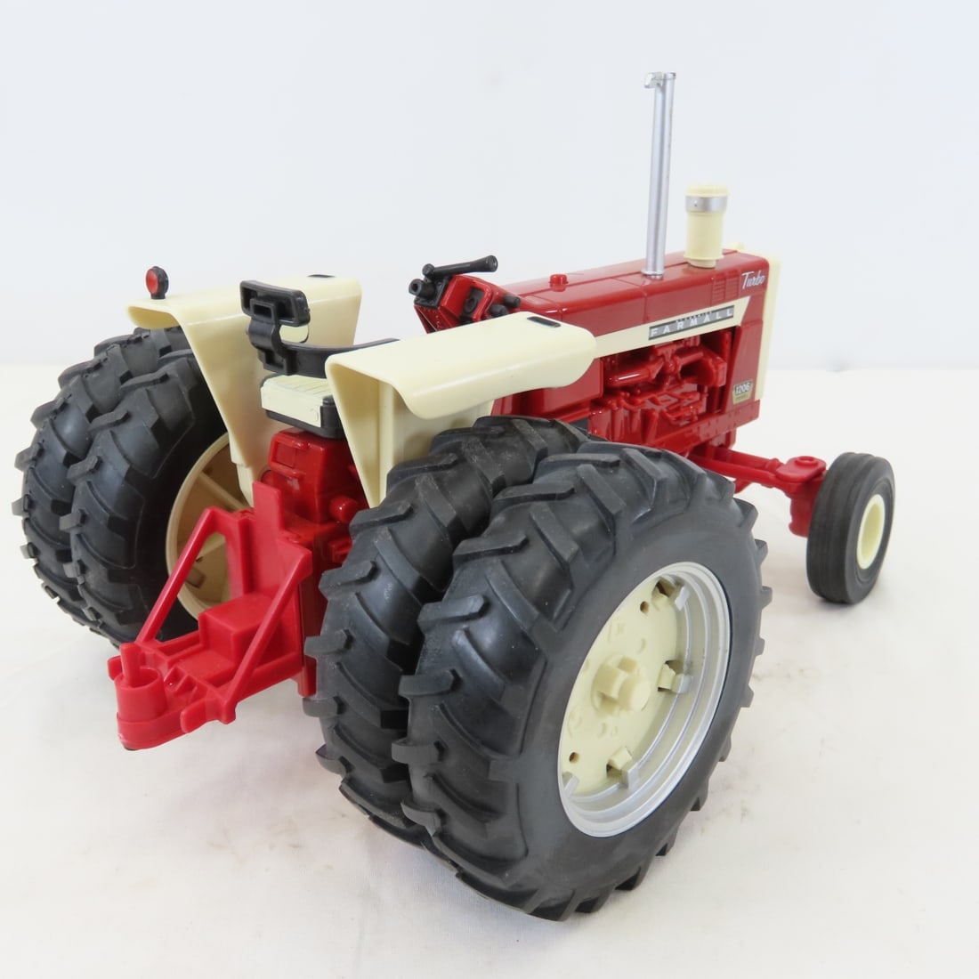 CNH America LLC Farmall 1206 Turbo Tractor w/duals - 5
