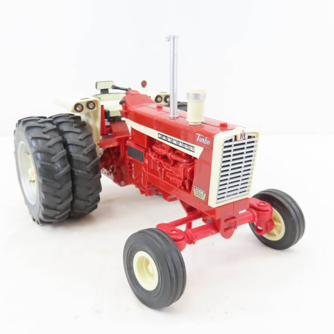 CNH America LLC Farmall 1206 Turbo Tractor w/duals - 7