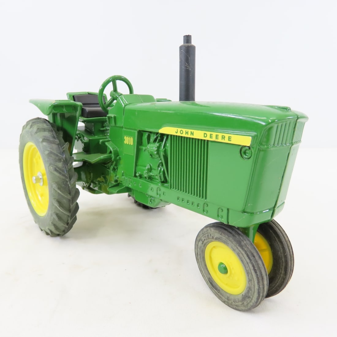 ERTL John Deere 3010 Tractor 1/16 scale - 7