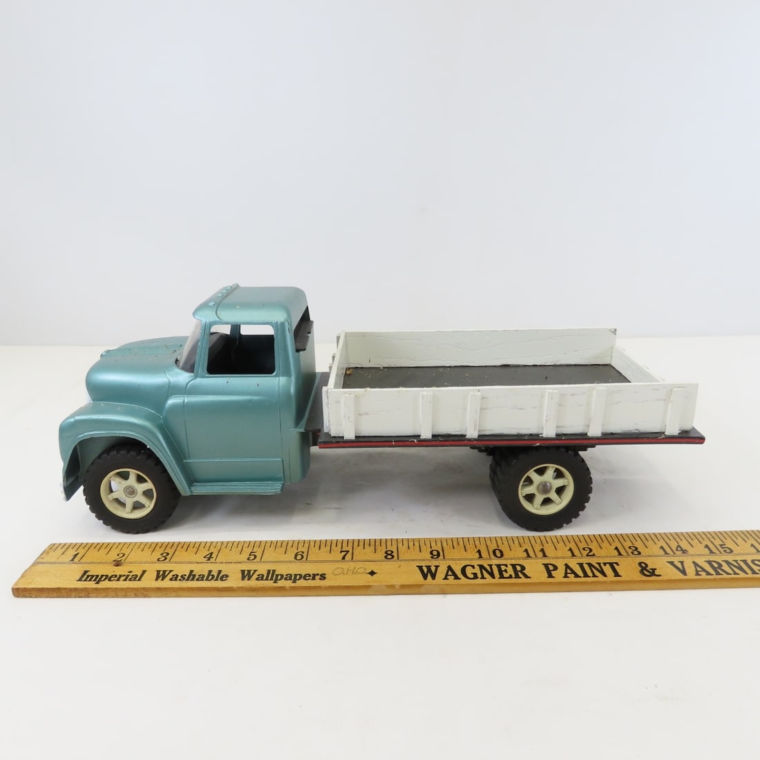 Custom ERTL International Truck with custom bed - 2