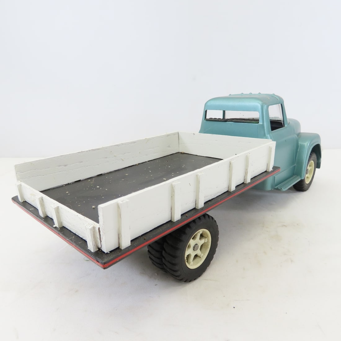 Custom ERTL International Truck with custom bed - 5