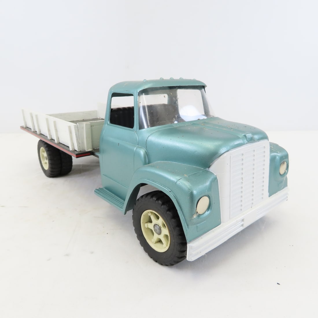 Custom ERTL International Truck with custom bed - 7