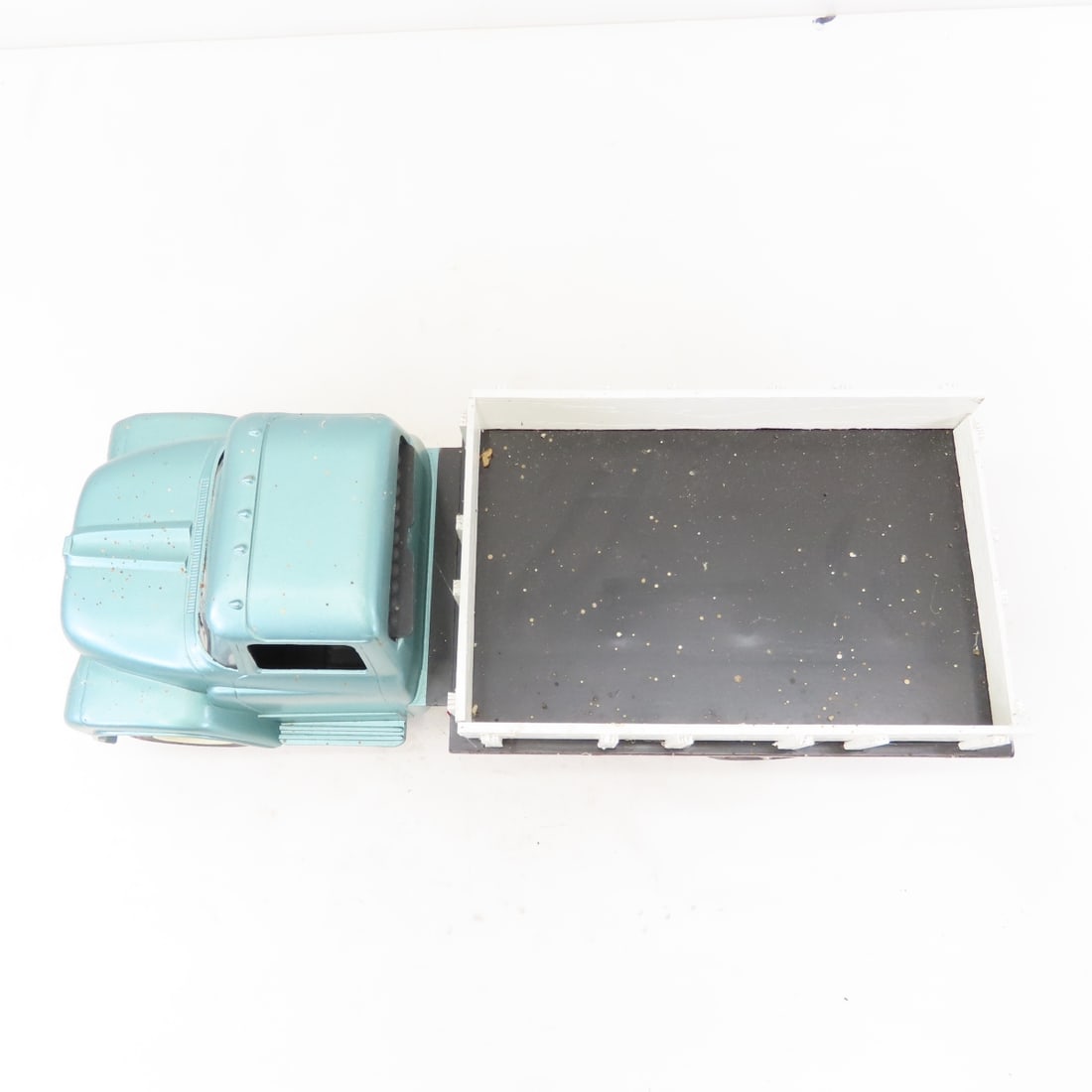 Custom ERTL International Truck with custom bed - 9