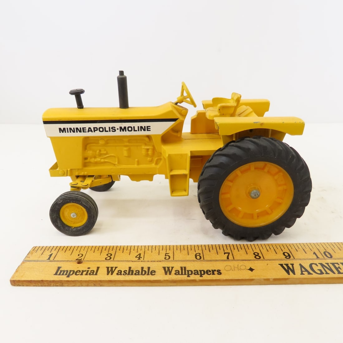 Vintage ERTL Minneapolis Moline G1000 1/16 Tractor - 2