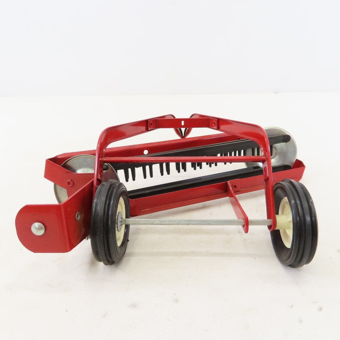 ERTL International Harvester Grain Drill& Hay Rake - 16