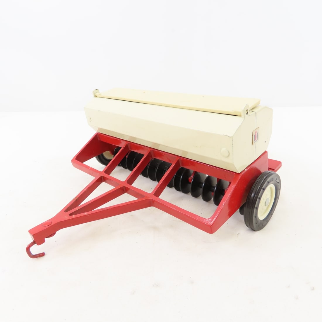 ERTL International Harvester Grain Drill& Hay Rake - 2