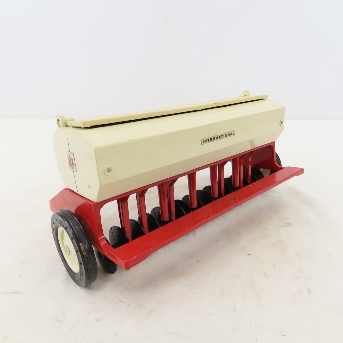 ERTL International Harvester Grain Drill& Hay Rake - 4