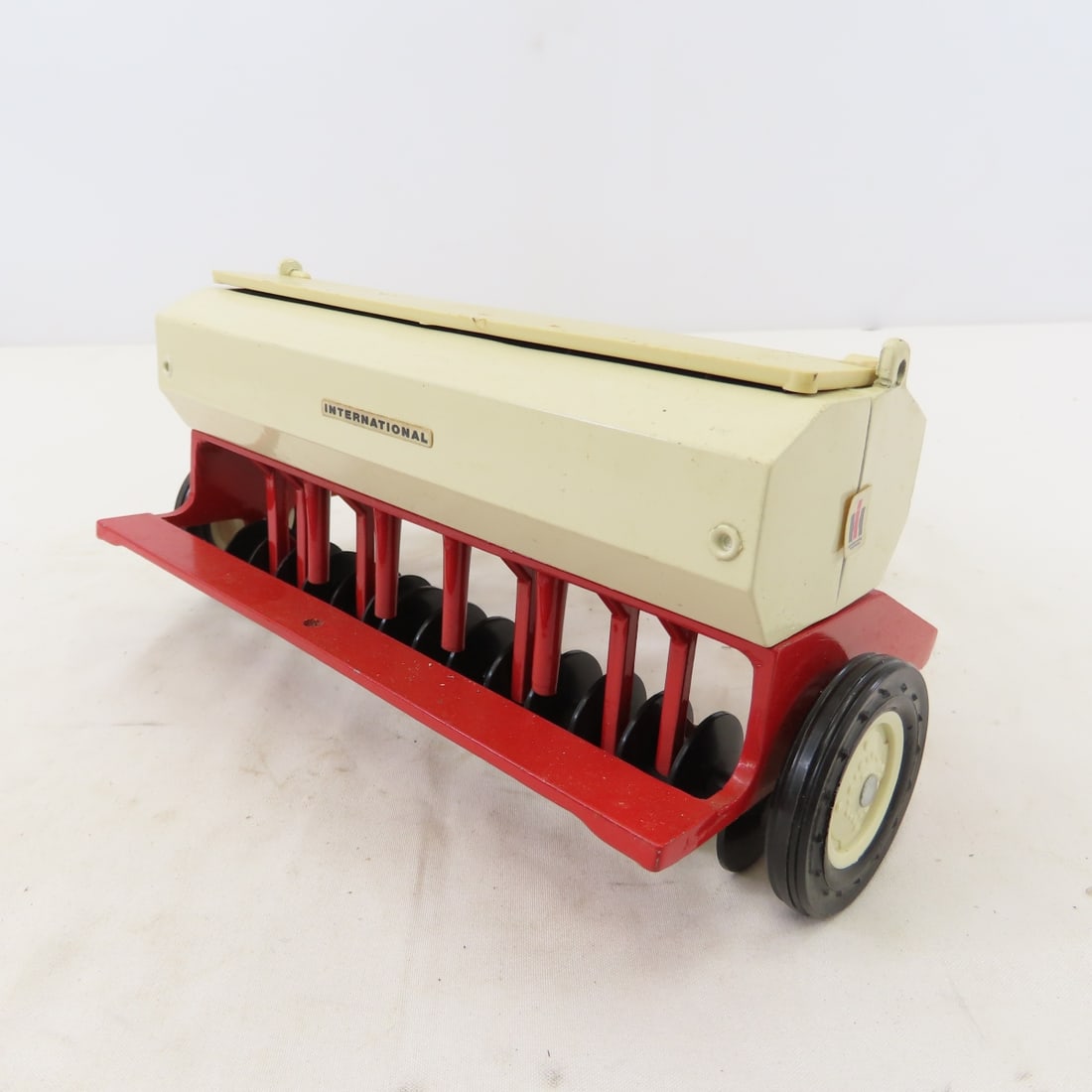 ERTL International Harvester Grain Drill& Hay Rake - 6