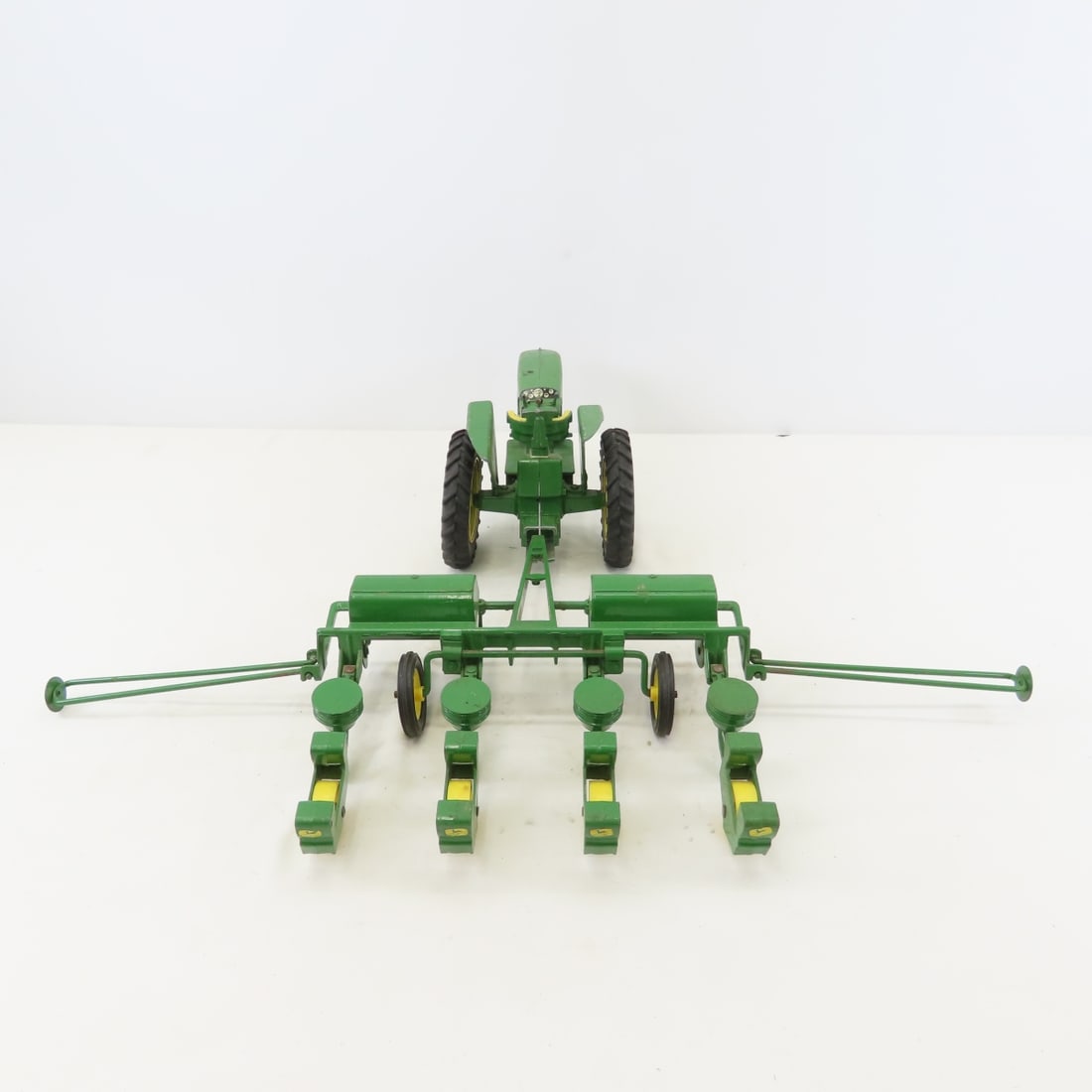 ERTL 4 Row Planter with Tractor 1/16 scale - 4