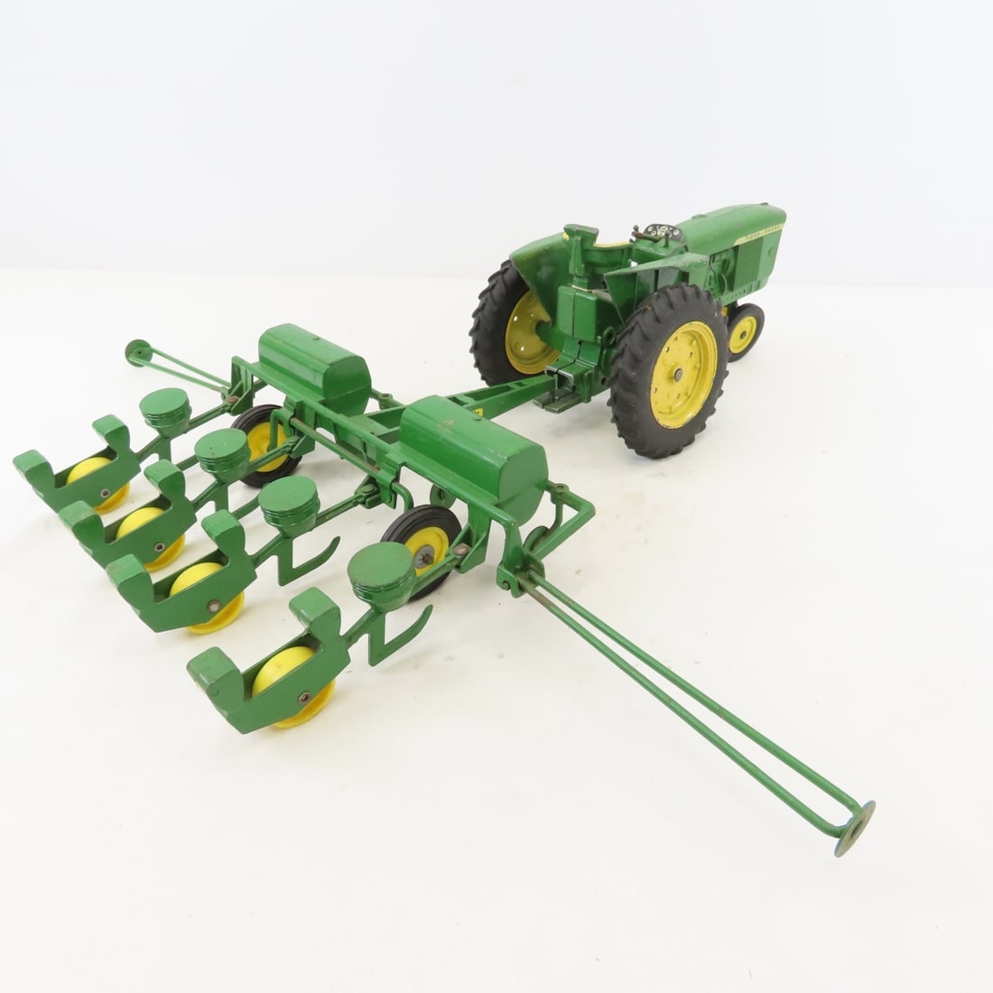 ERTL 4 Row Planter with Tractor 1/16 scale - 5