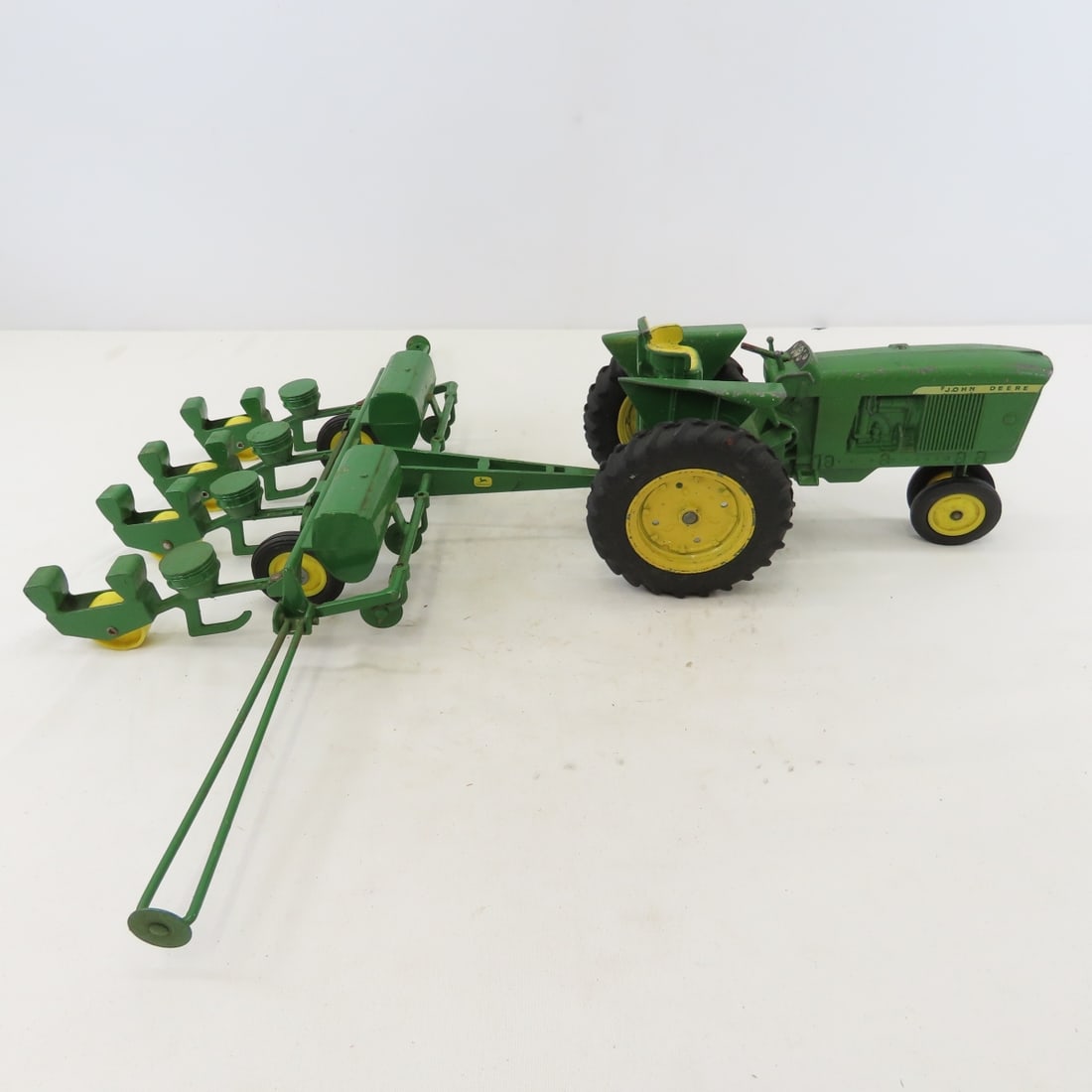 ERTL 4 Row Planter with Tractor 1/16 scale - 6