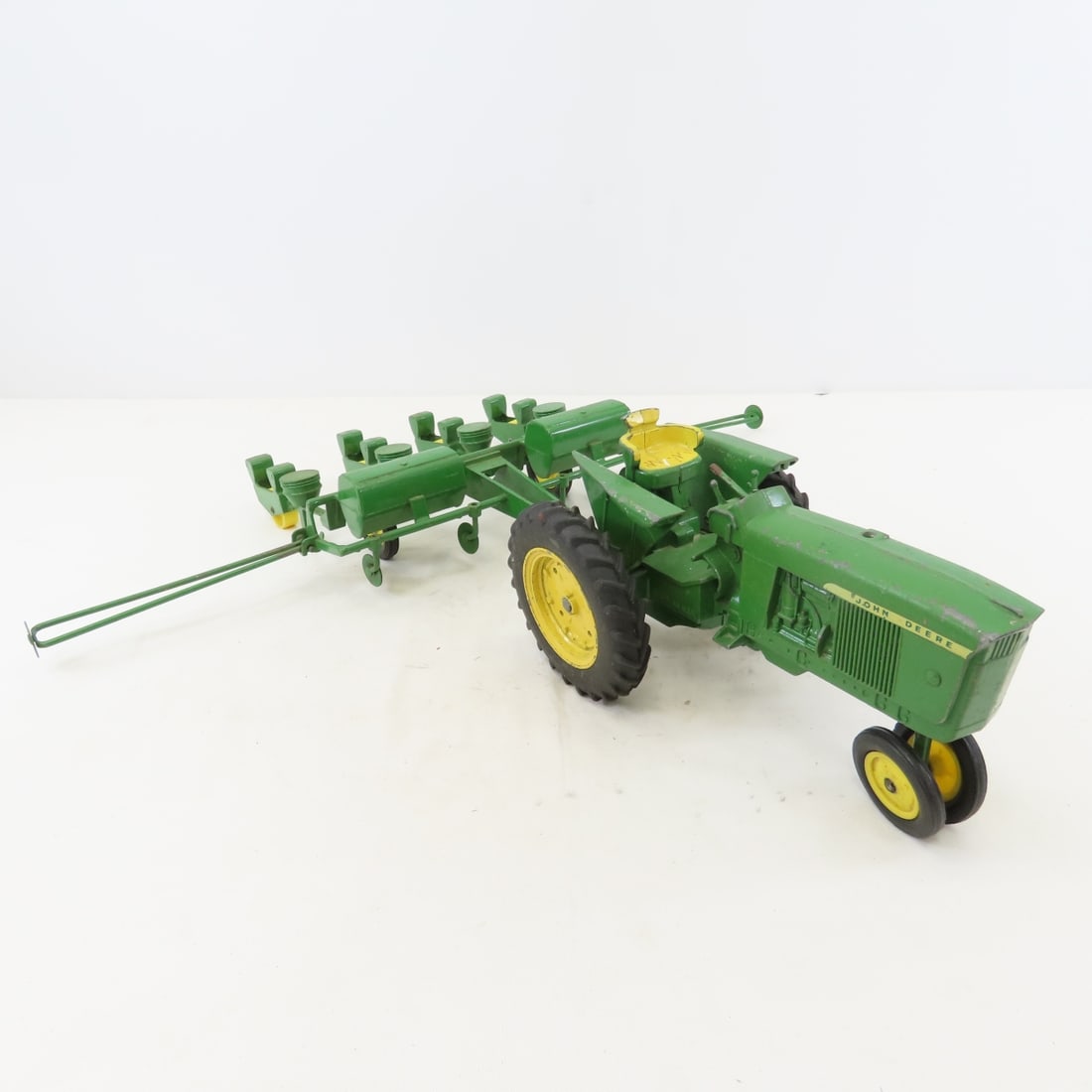 ERTL 4 Row Planter with Tractor 1/16 scale - 7