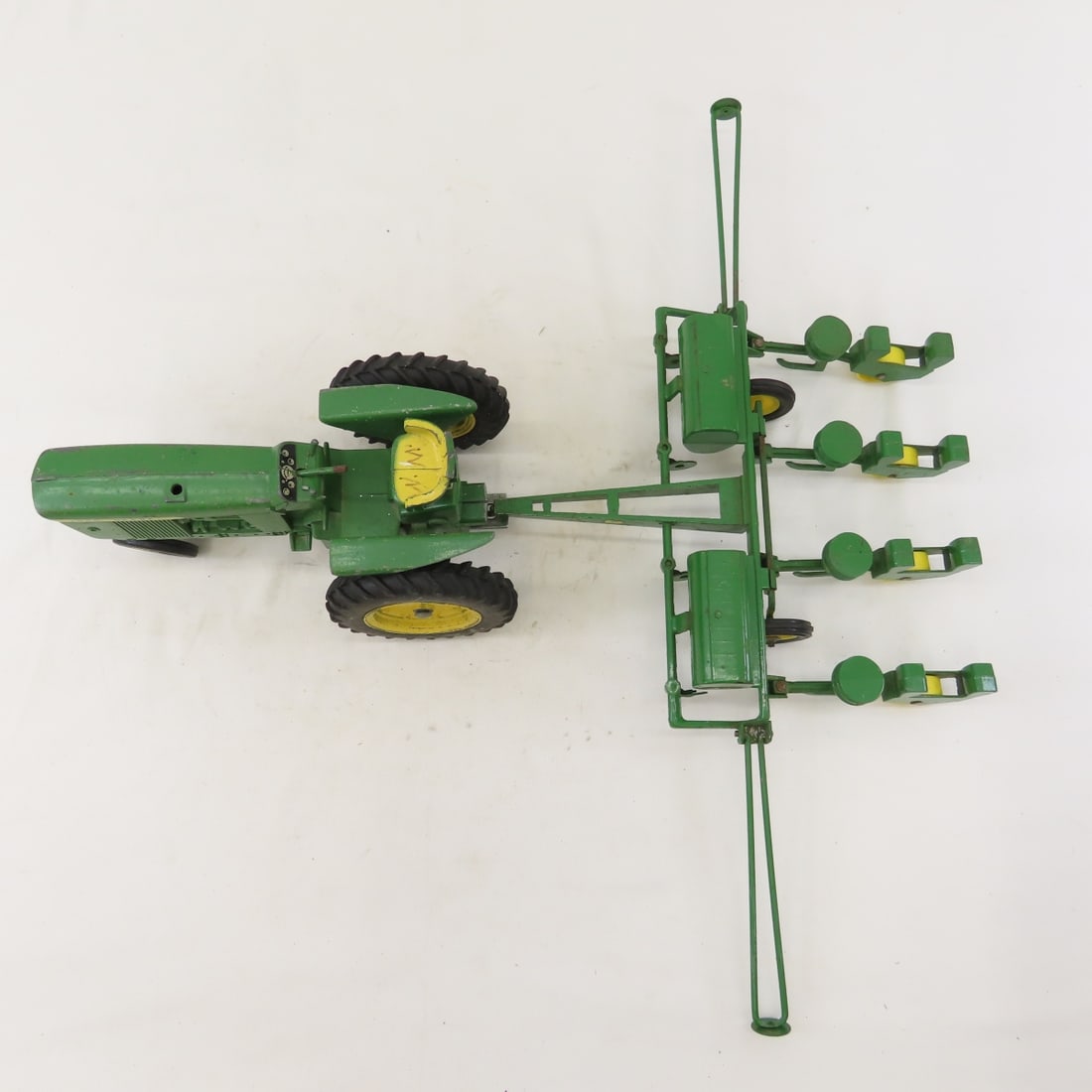 ERTL 4 Row Planter with Tractor 1/16 scale - 9