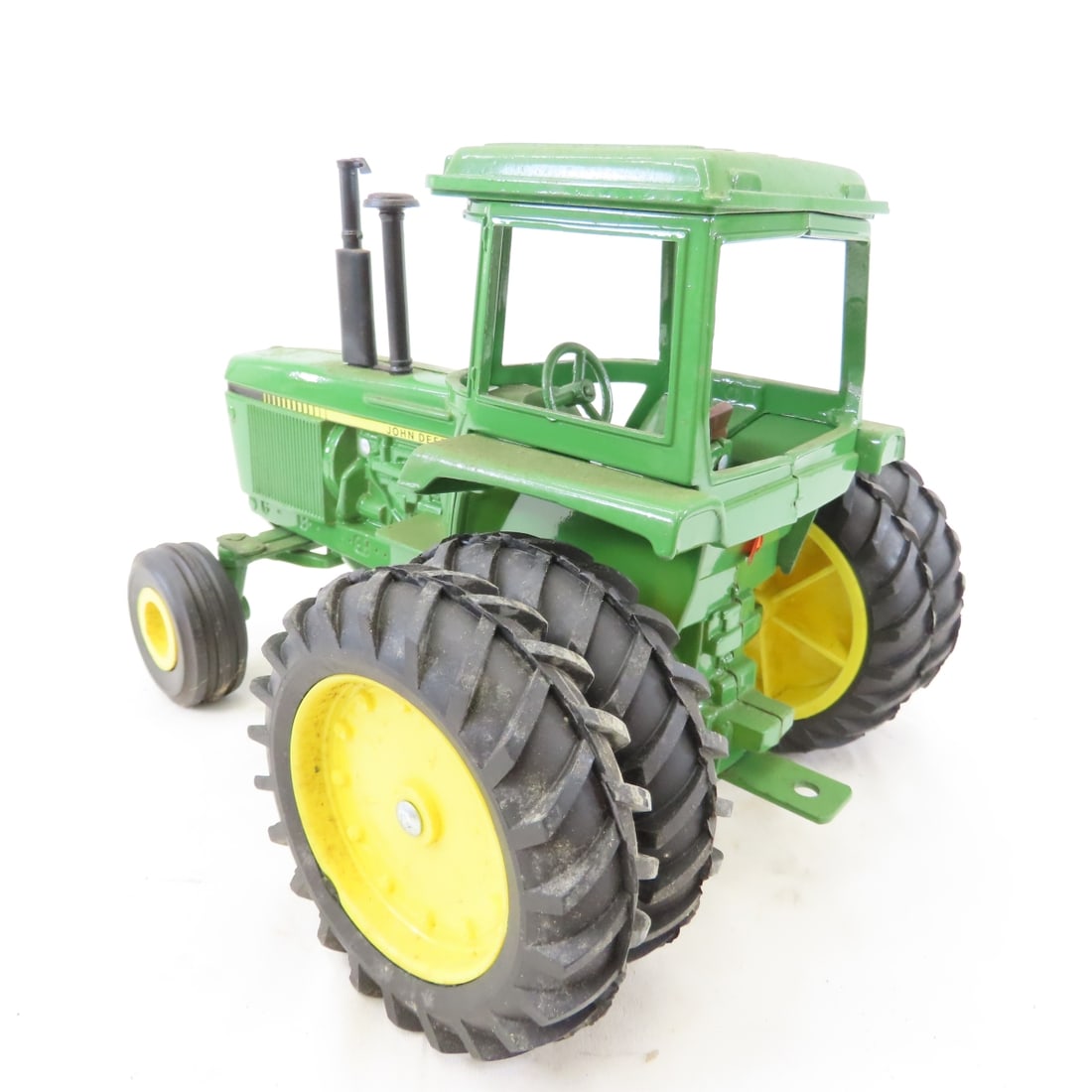 ERTL John Deere 4450 Tractor with cab & duals 1/16 - 3