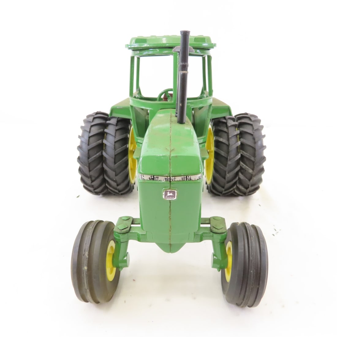 ERTL John Deere 4450 Tractor with cab & duals 1/16 - 8