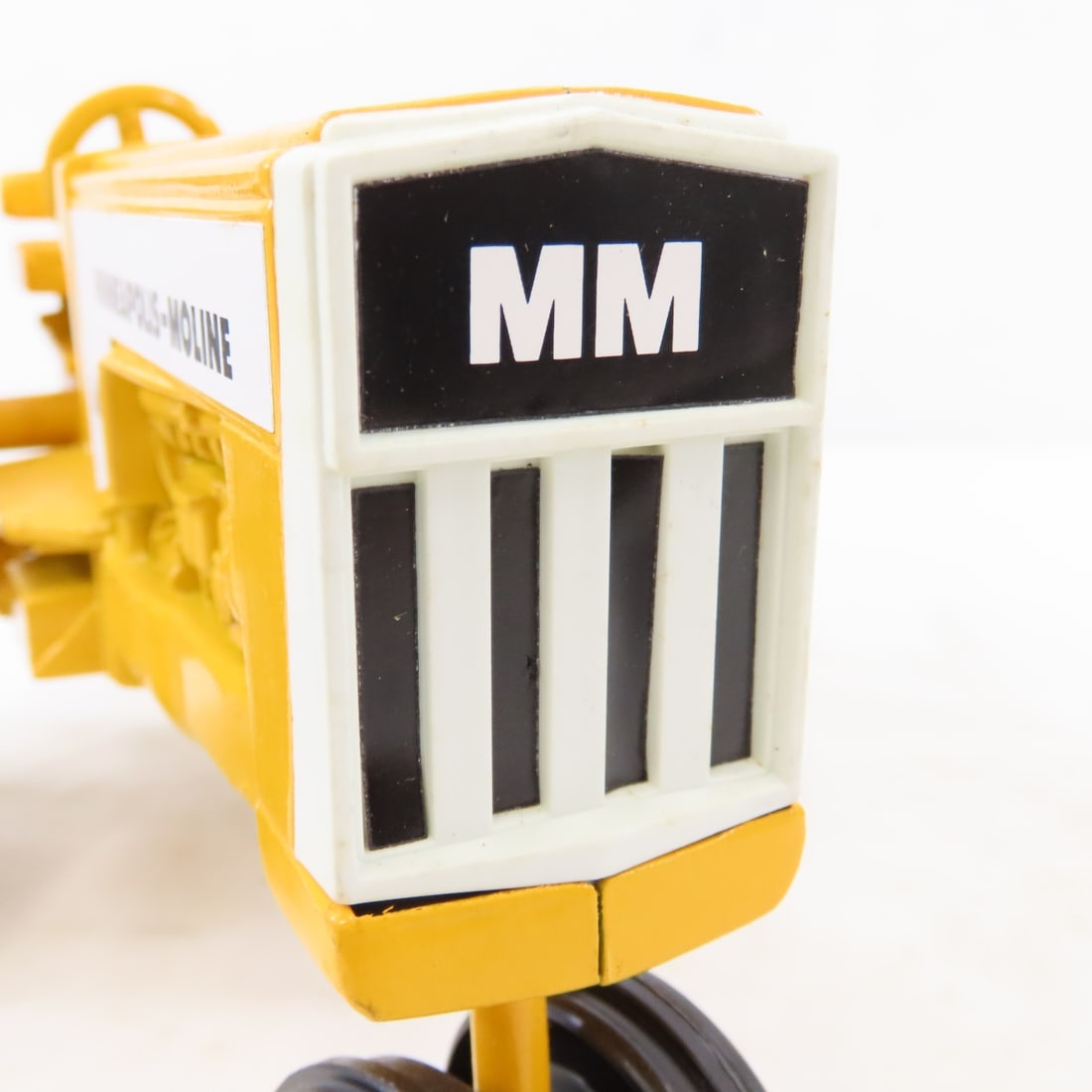 Scale Models Minneapolis Moline G 850 Tractor 1/16 - 12