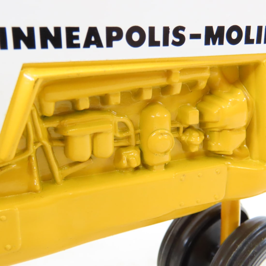 Scale Models Minneapolis Moline G 850 Tractor 1/16 - 14