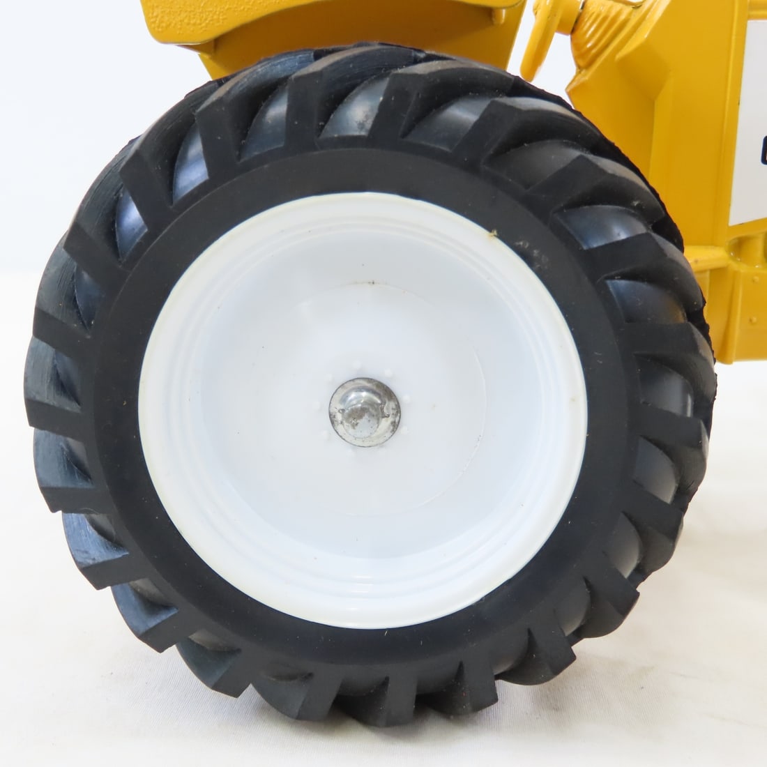 Scale Models Minneapolis Moline G 850 Tractor 1/16 - 15