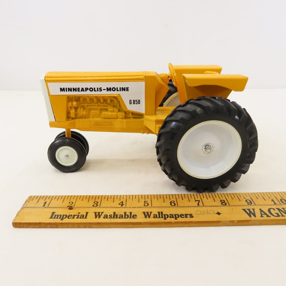 Scale Models Minneapolis Moline G 850 Tractor 1/16 - 2