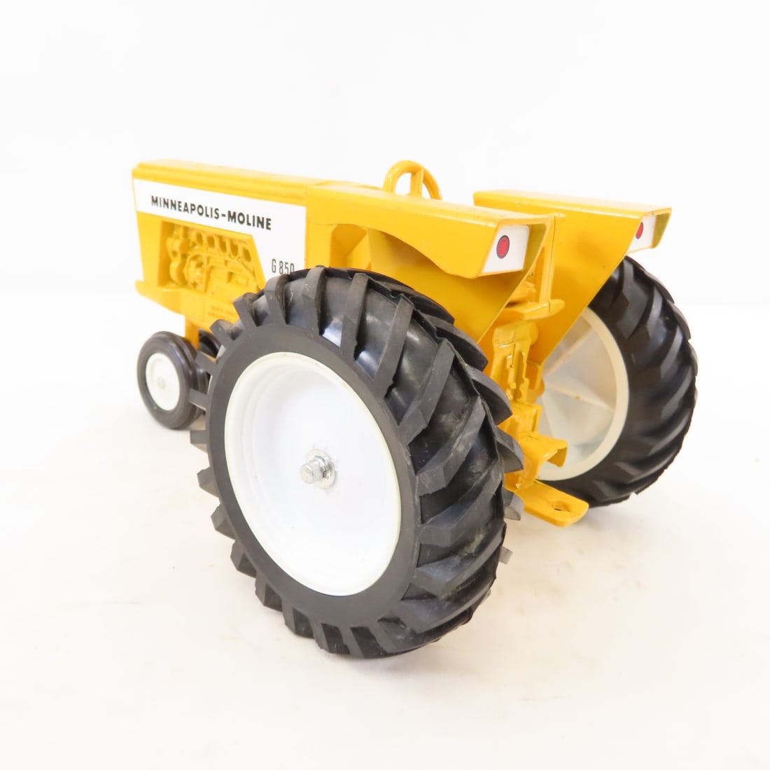 Scale Models Minneapolis Moline G 850 Tractor 1/16 - 3