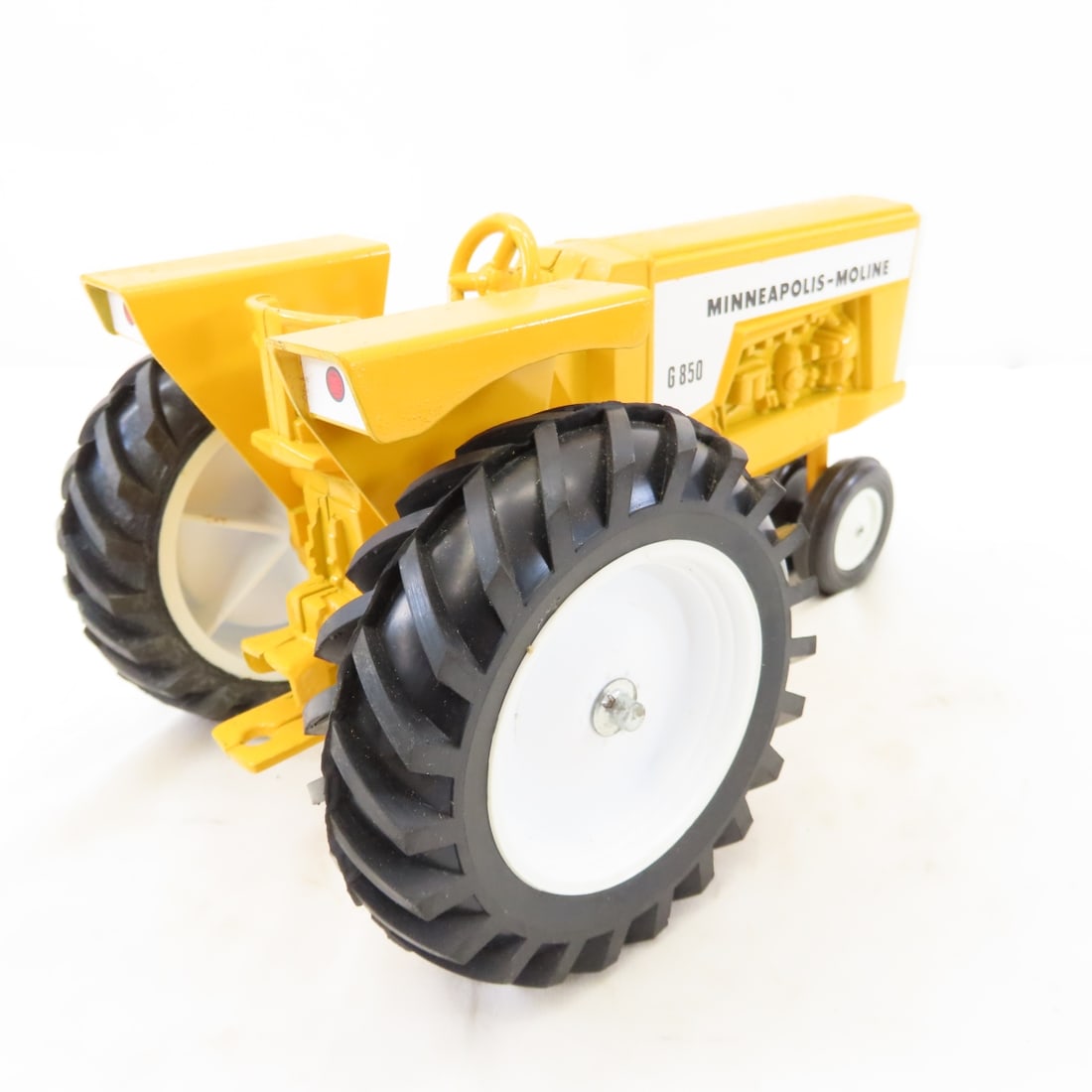 Scale Models Minneapolis Moline G 850 Tractor 1/16 - 5