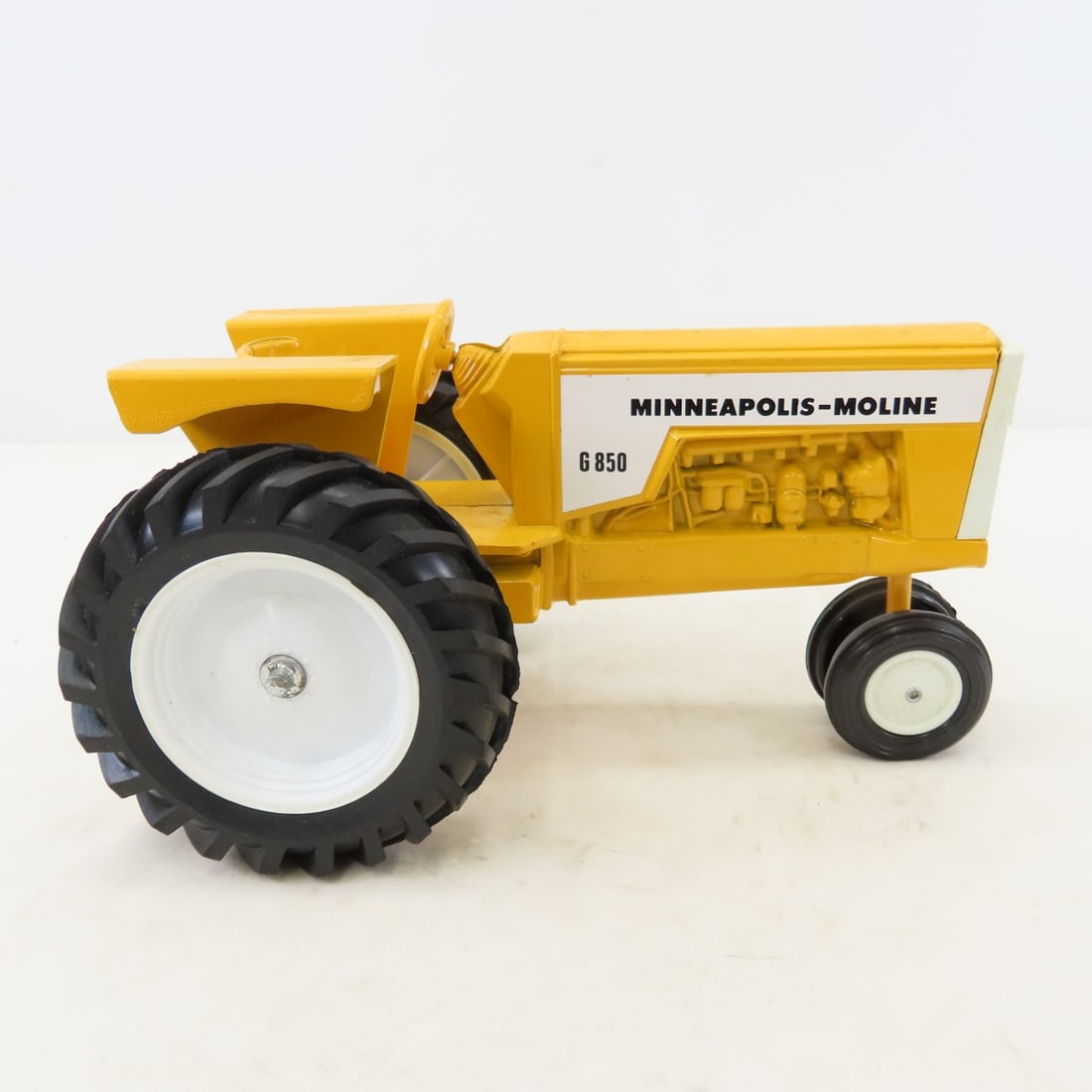 Scale Models Minneapolis Moline G 850 Tractor 1/16 - 6