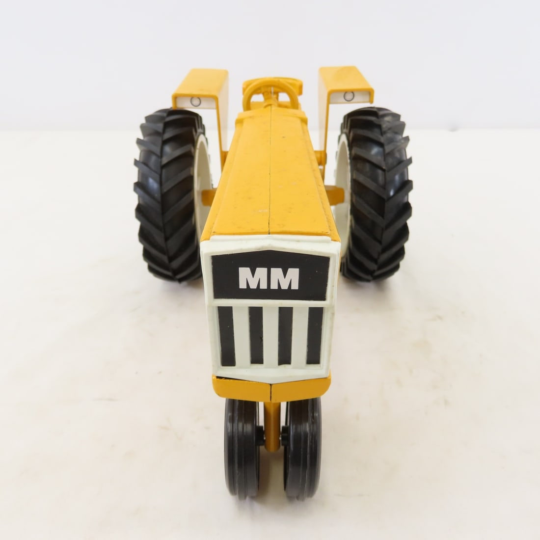 Scale Models Minneapolis Moline G 850 Tractor 1/16 - 8