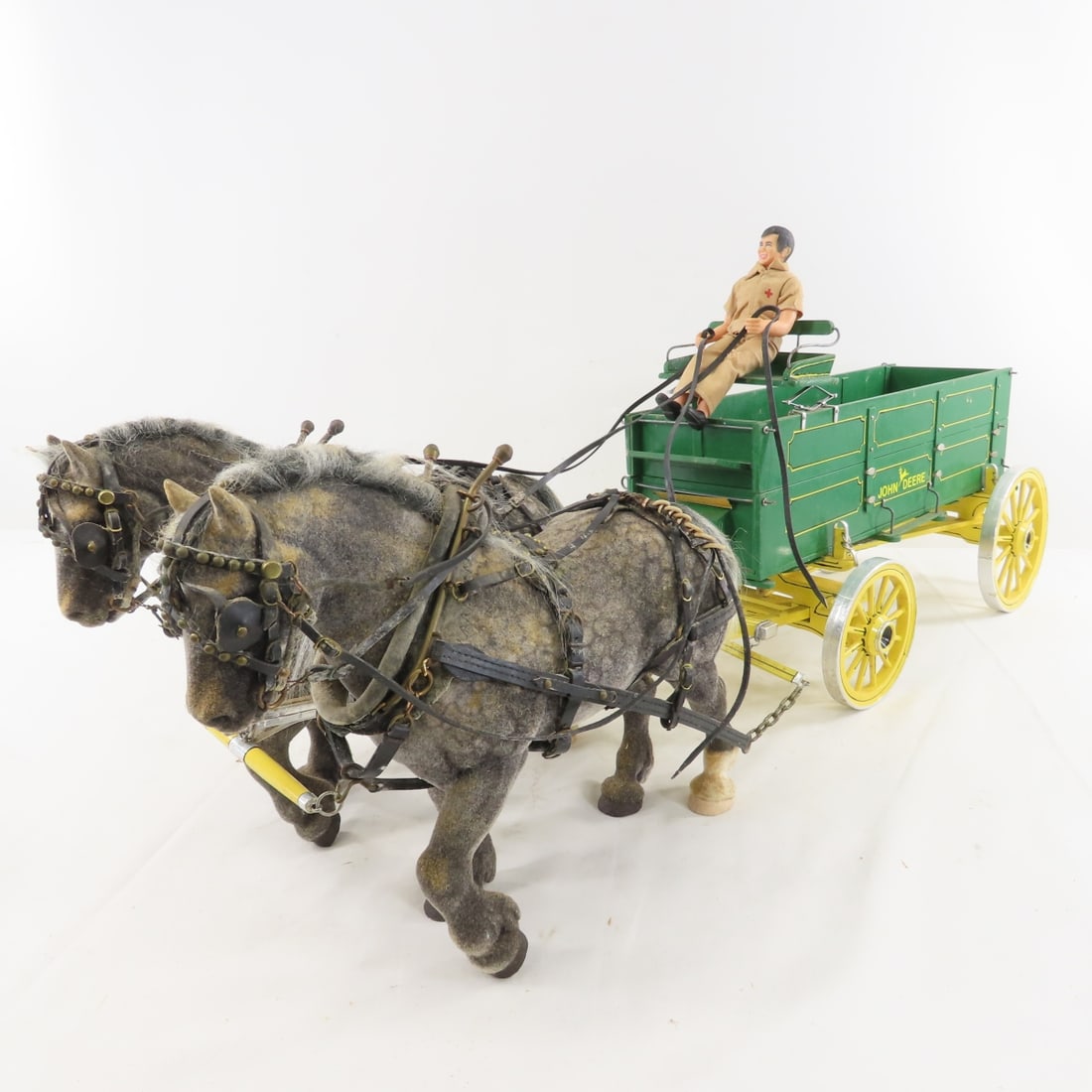 Scratch Built John Deere Wagon with 2 Horse Team: Scratch Built John Deere Wagon with 2 Horse Team - 2 unmarked plastic felt horses 9" tall, 14" long wood wagon, approx 1/12 scale includes bonus figure. LOT SIZE: 15x15x10" 4 LBS All information and