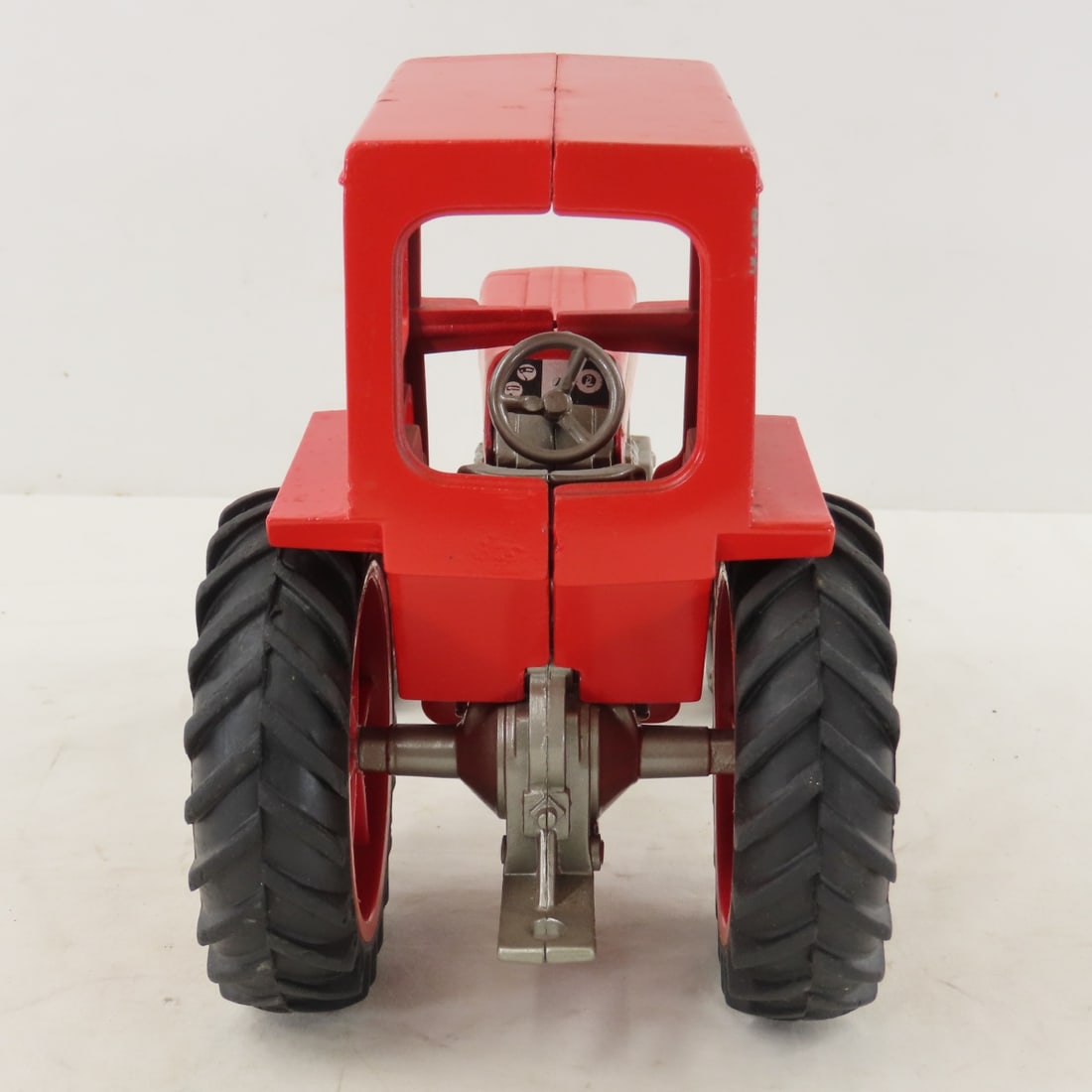 ERTL Massey-Ferguson 1150 Tractor with Cab - 4