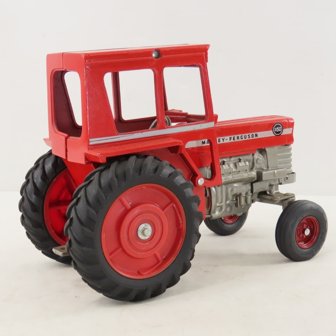 ERTL Massey-Ferguson 1150 Tractor with Cab - 5