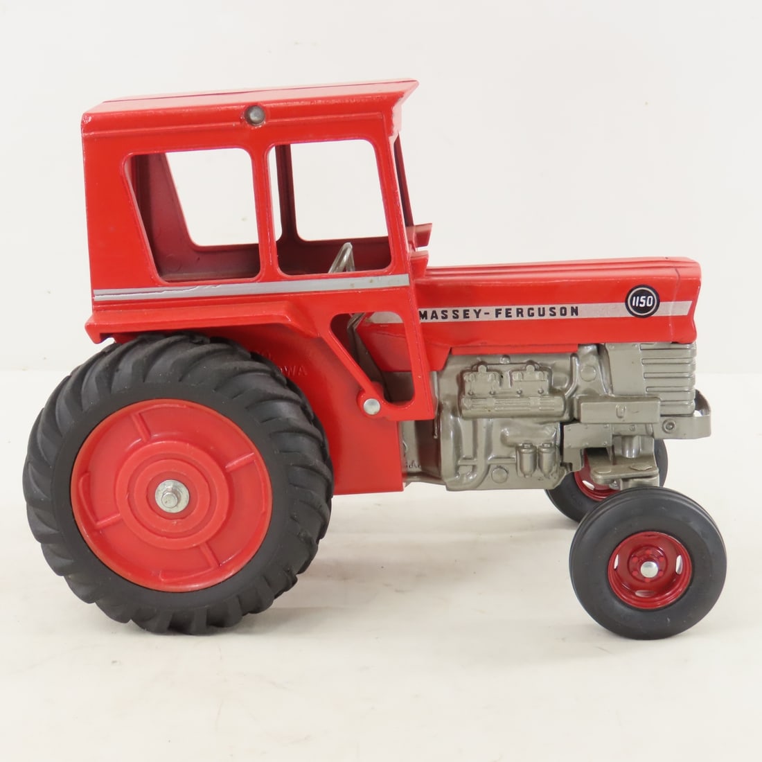 ERTL Massey-Ferguson 1150 Tractor with Cab - 6
