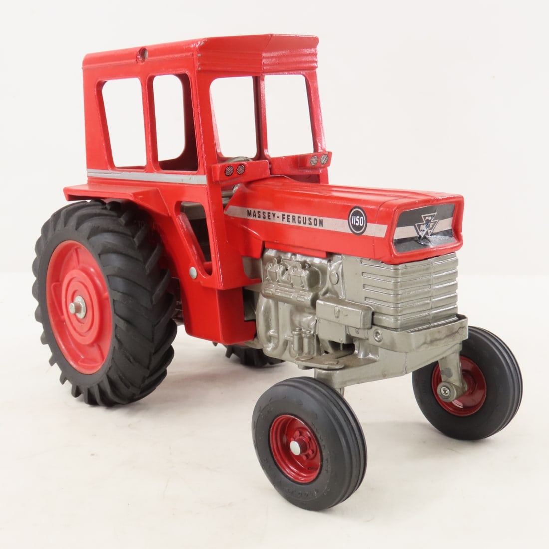 ERTL Massey-Ferguson 1150 Tractor with Cab - 7