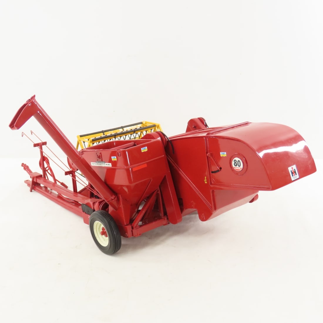 Custom IH No. 80 Pull-Type Combine - 4