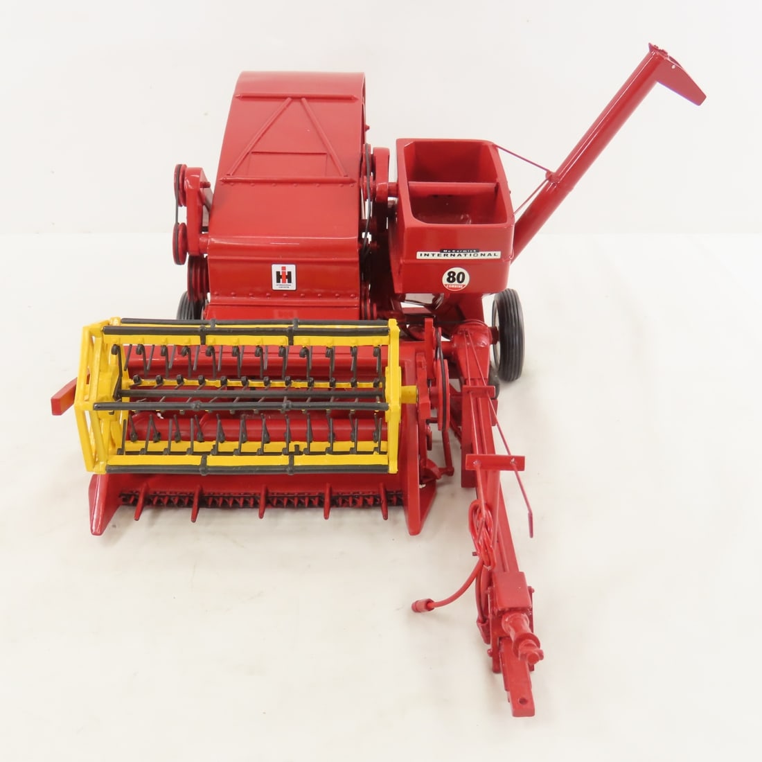 Custom IH No. 80 Pull-Type Combine - 8
