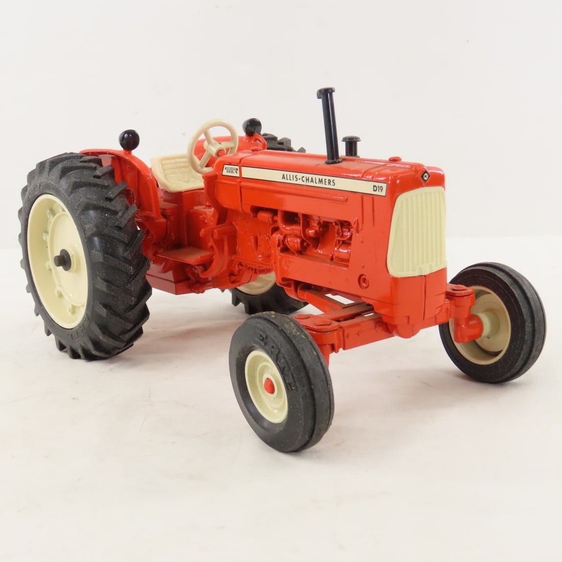 ERTL Allis-Chalmers D-19 Special Edition 1990 - 7